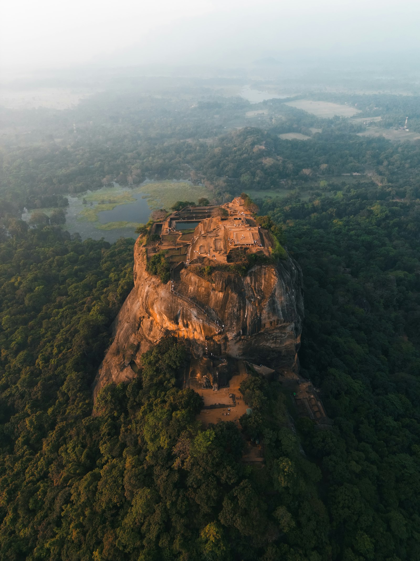 Zonsopkomstklim Pidurangala (hét Sigiriya-uitzicht)