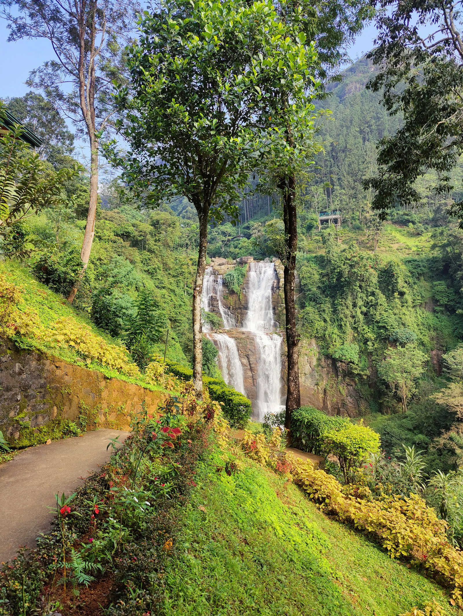 Tussenstop bij de Ravana-waterval